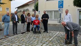 zu schmaler Behindertenparkplatz