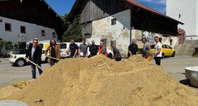 beim Spatenstich